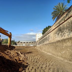 La obra del corredor verde de la calle Stadium saca a la luz la altura original de la muralla