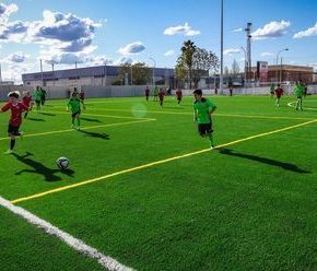 El nuevo campo de fútbol de la margen derecha de Badajoz entra en juego